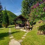 Kuca Pokraj Lokvarskog Jezera *