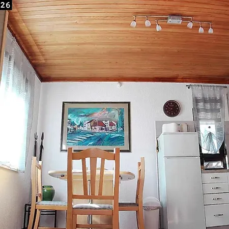 Sumska Idila Pokraj Jezera