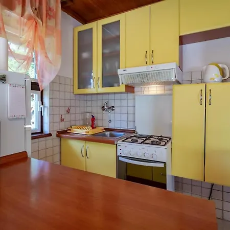 Kuca Na Osami Pokraj Jezera * 델니체