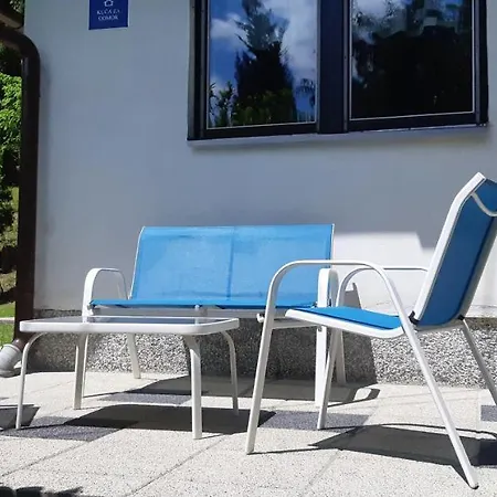 Kuca Na Osami Pokraj Jezera