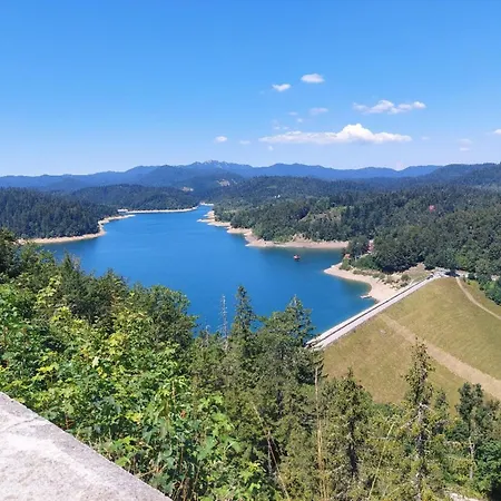 Kuca Na Osami Pokraj Jezera *