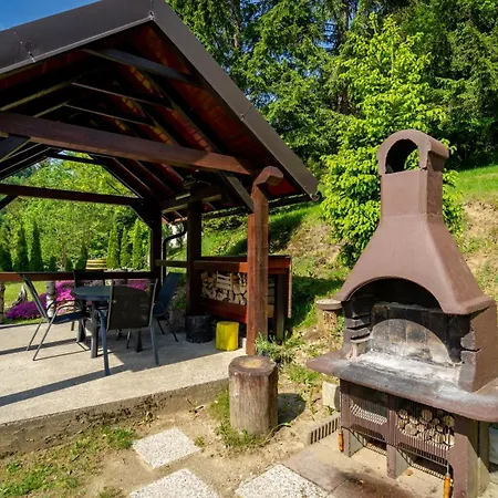 Kuca Na Osami Pokraj Jezera