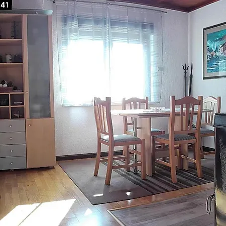 Sumska Idila Pokraj Jezera