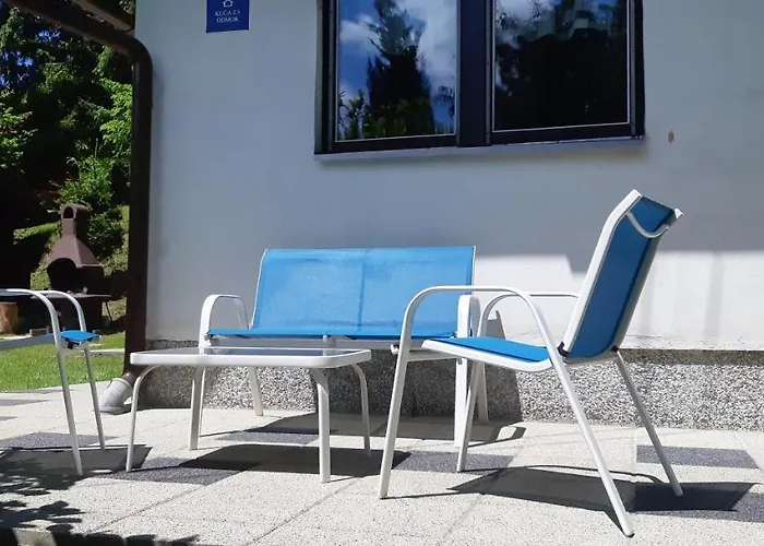 Kuca Pokraj Lokvarskog Jezera