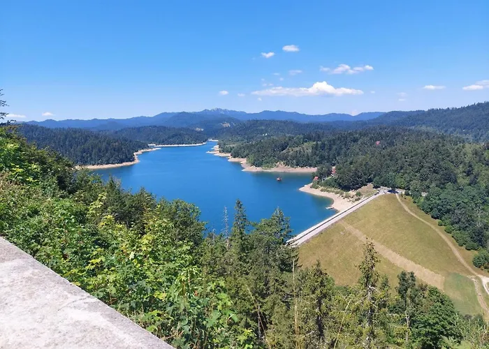 Kuca Pokraj Lokvarskog Jezera *