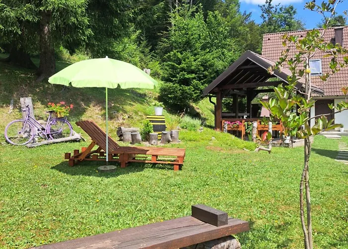 Kuca Pokraj Lokvarskog Jezera Hébergement de vacances